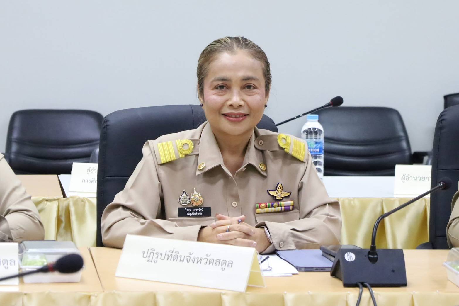 title - ปทจ.สตูล ร่วมพิธีเปิดพร้อมรับคู่มือขับเคลื่อนโครงการอันเนื่องมาจากพระราชดำริ หนุนพัฒนาพื้นที่ภาคใต้สู่ความยั่งยืน